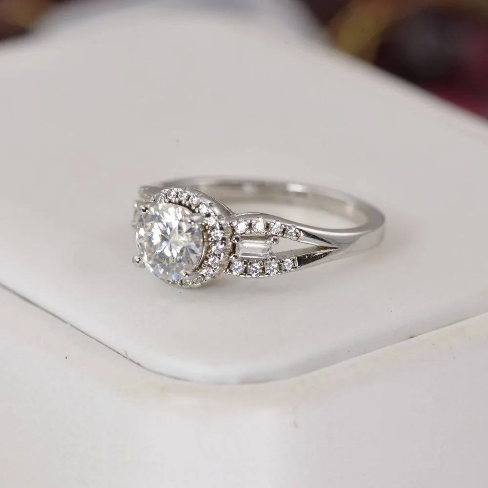 Certified Moissanite 1.0 ct Brilliant Round Cut Engagement Ring 925
